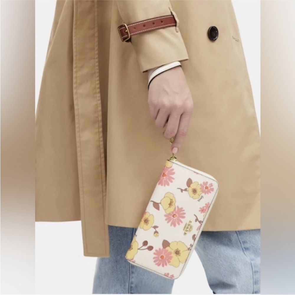 Coach Cream Floral Zip Wristlet with Pink & Yellow Blooms - Picture 3 of 8